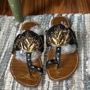 Elegant Gold and Black Women's Sandals